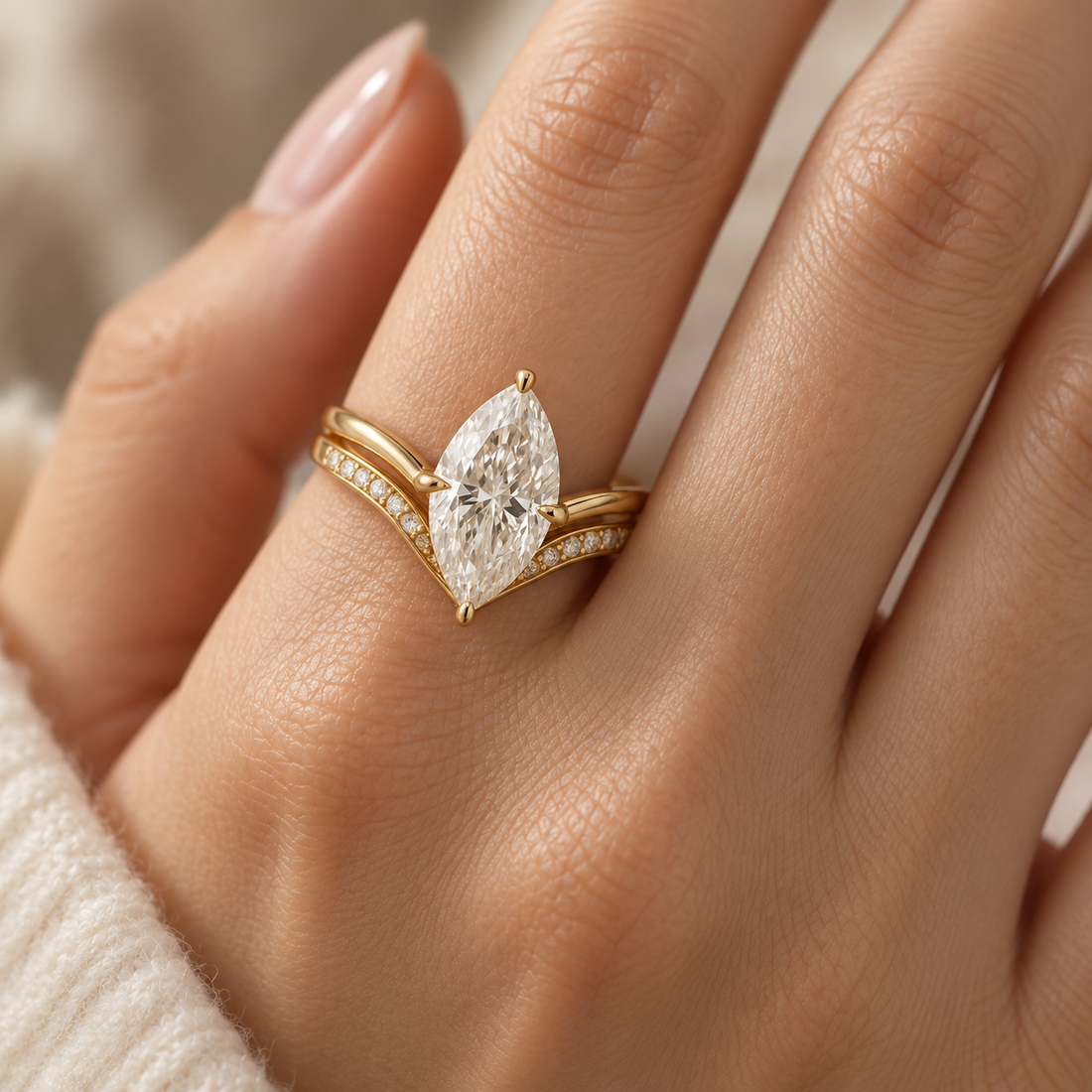 Women's Ring with Teardrop Crown Motif