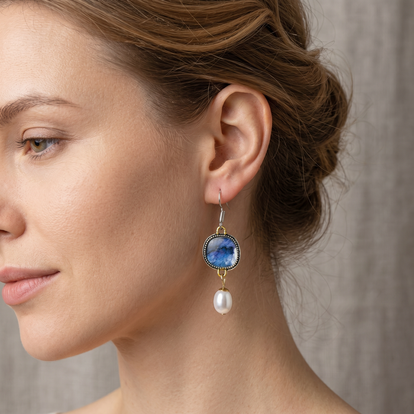 Maelis – Vintage Earrings with Blue Stones and Pearls