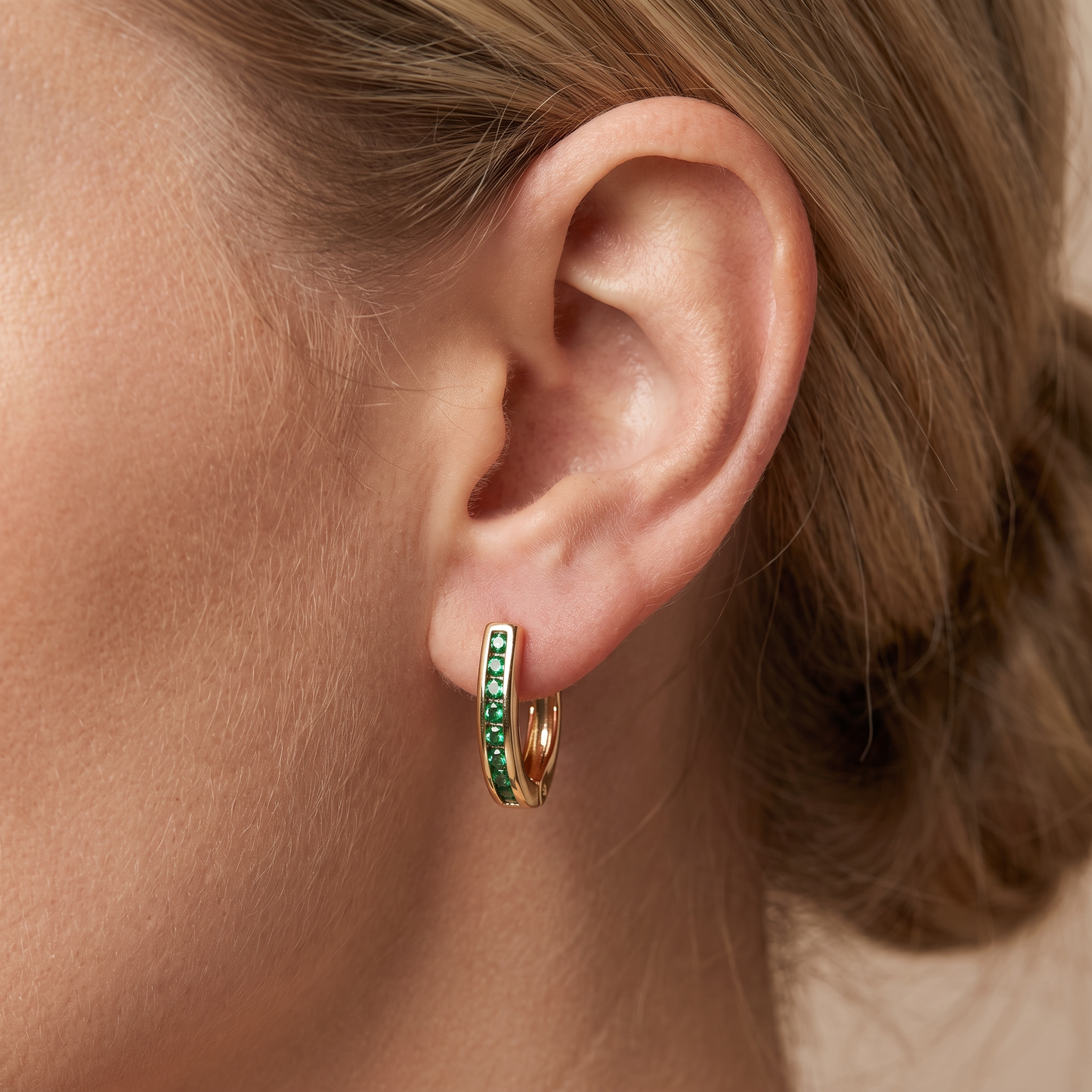 Christine – Gold earrings with emerald and diamond