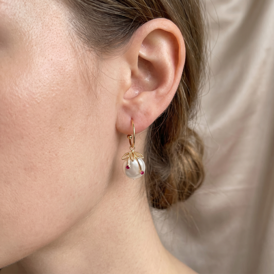 Cléa – Vintage Cherry Earrings in Gold and Pearl