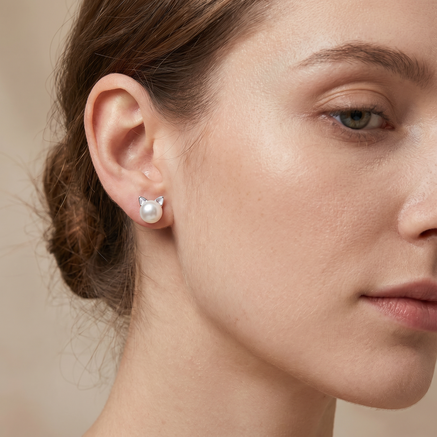 Nori – Earrings with chatons and pearls made of silver