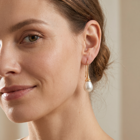 Helena – Timeless Pearl Earrings