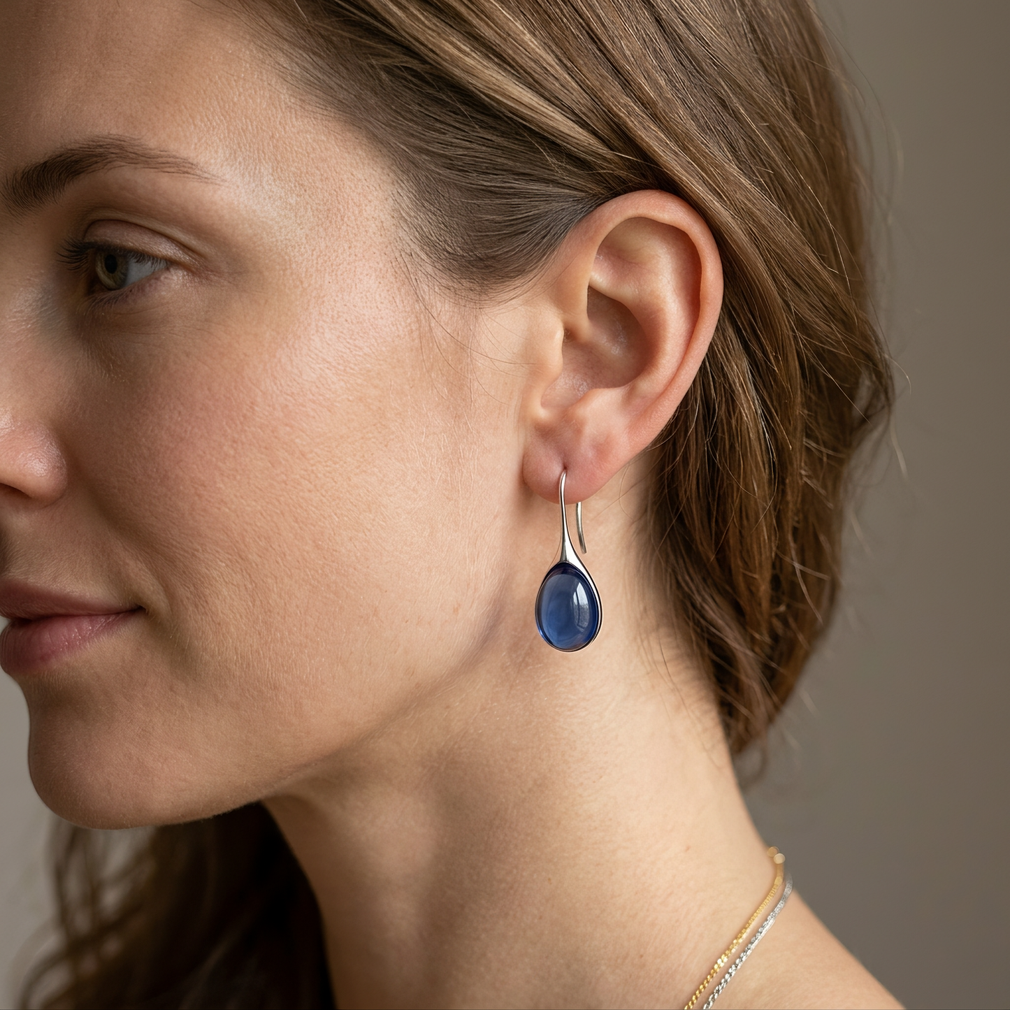 Elira – Earrings with Stylish Crystal Drops
