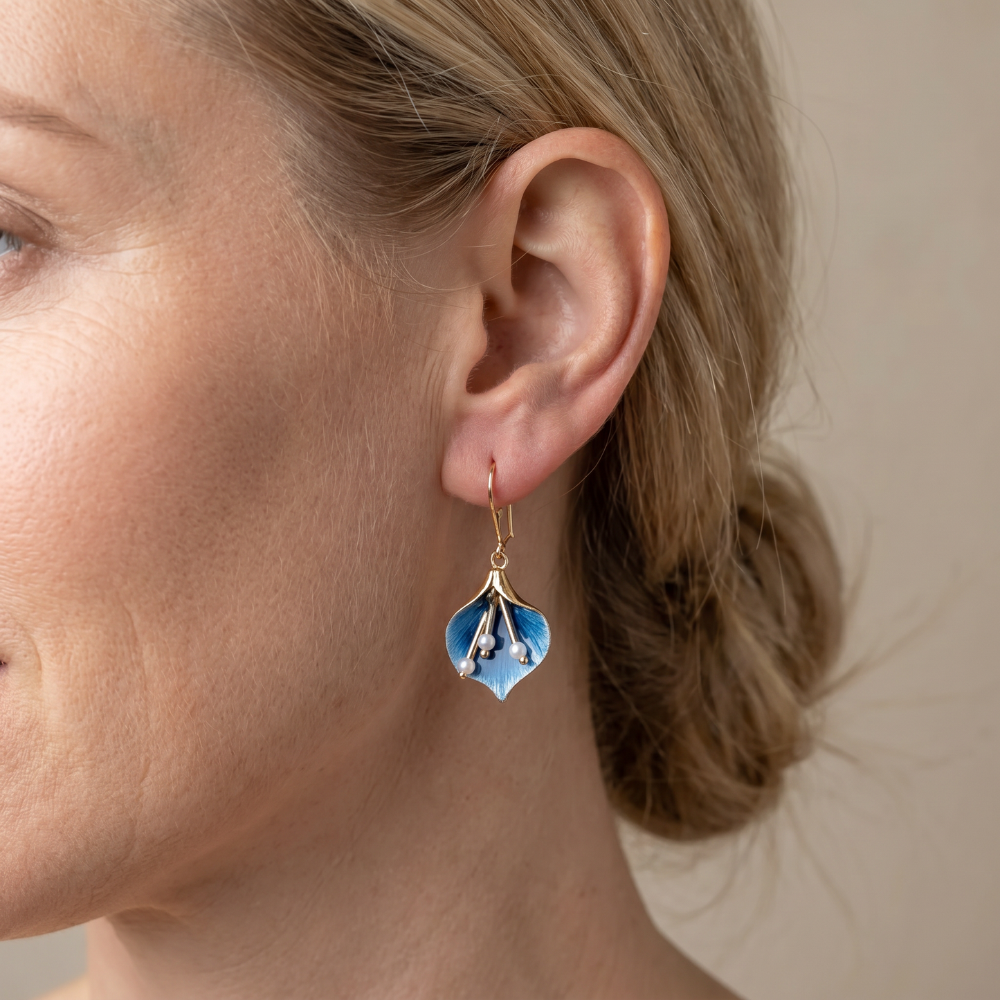 Yara – Earrings Blue Lotus from Vintage Metal