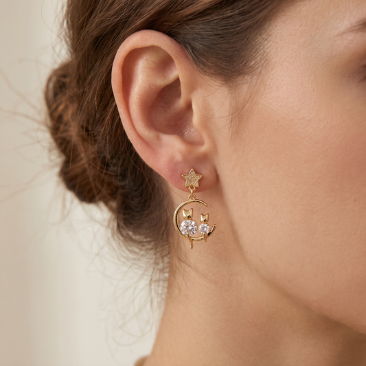 Yvie – Elegant Kitten Earrings
