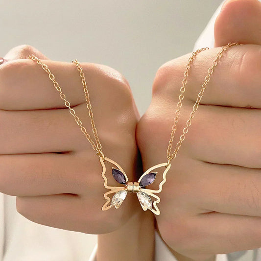 April – Magnetic Butterfly Necklace in Gold
