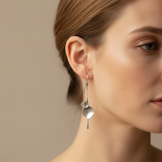 Alira – Vintage Leaf Earrings in Silver