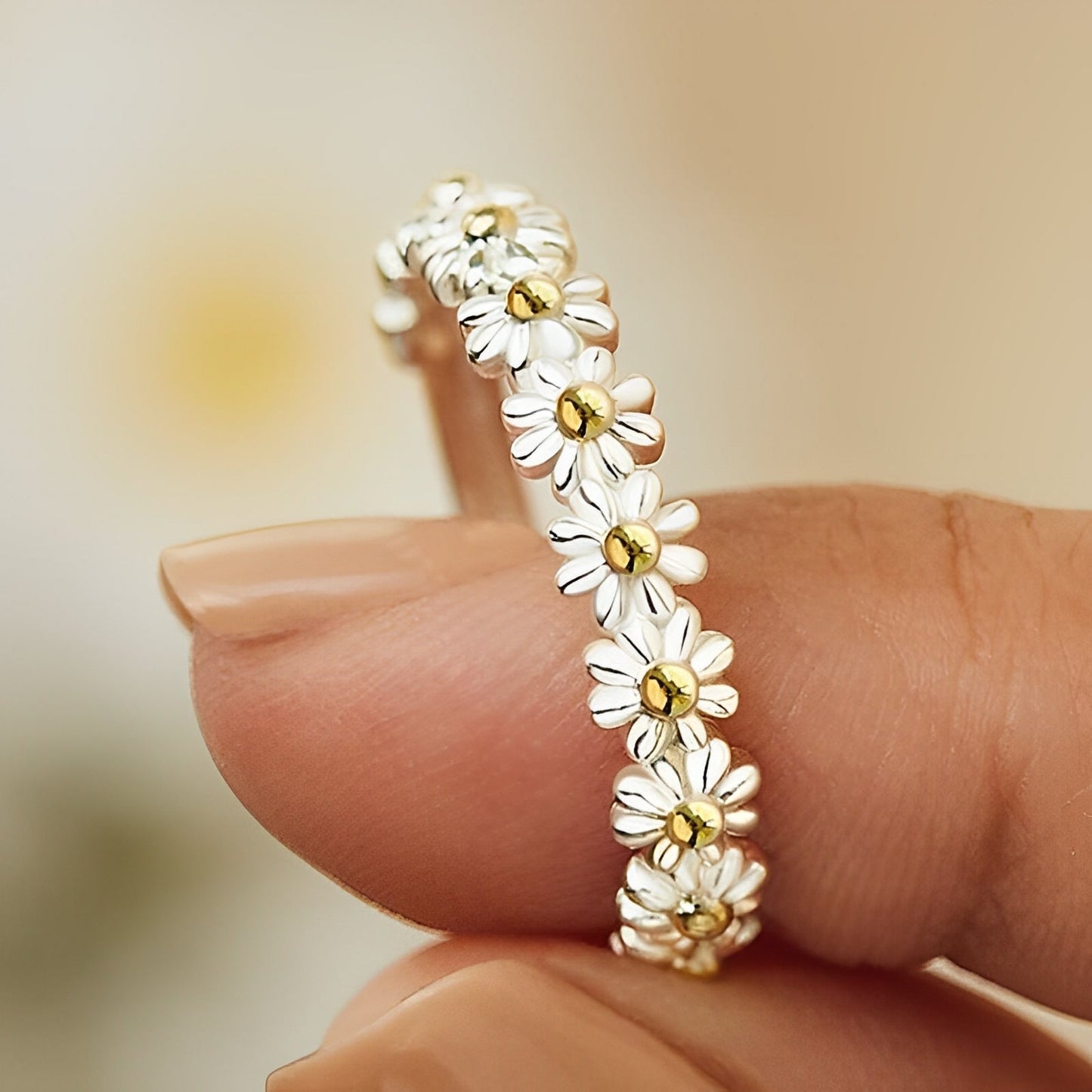 Charlie – Adjustable Silver Ring with Hand-Painted Daisy