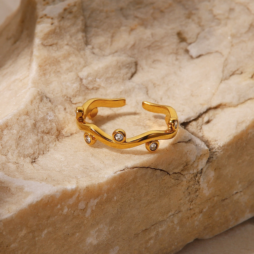 Willow – Leaf Gold Ring with Zirconia Adjustable