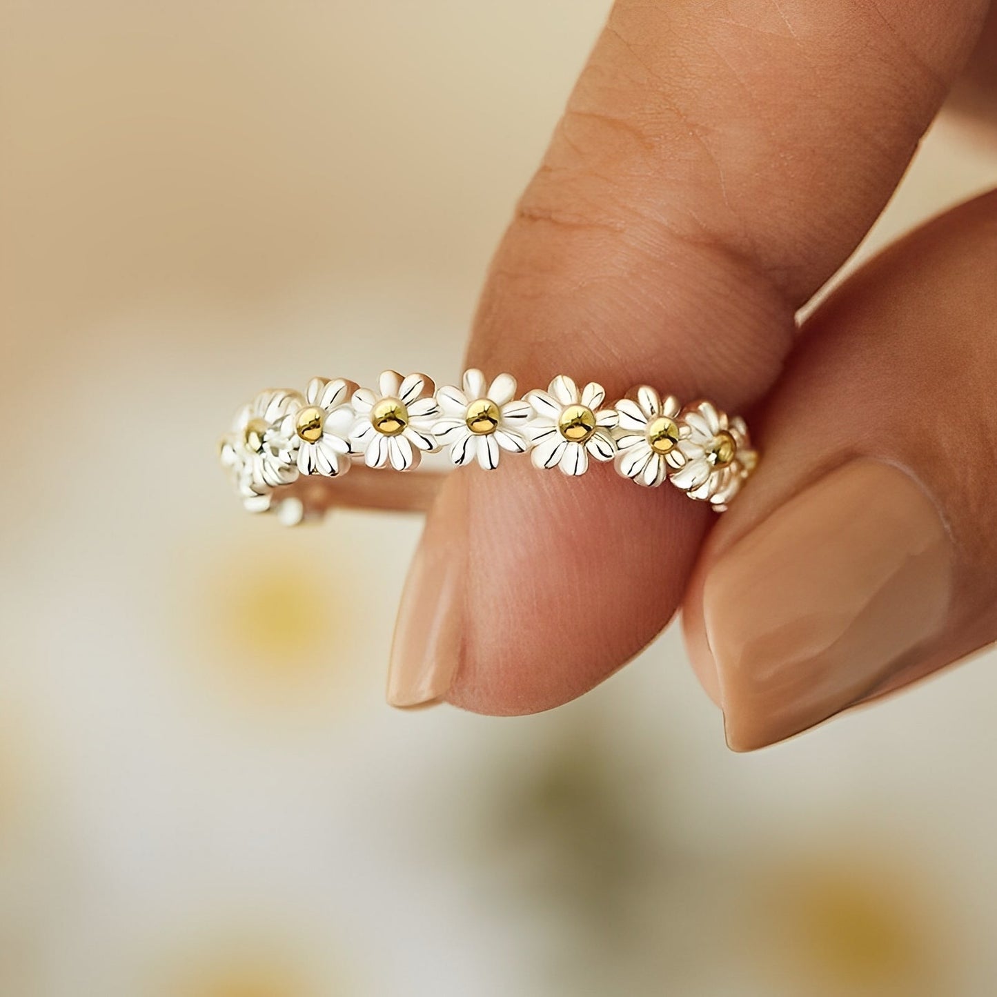 Charlie – Adjustable Silver Ring with Hand-Painted Daisy