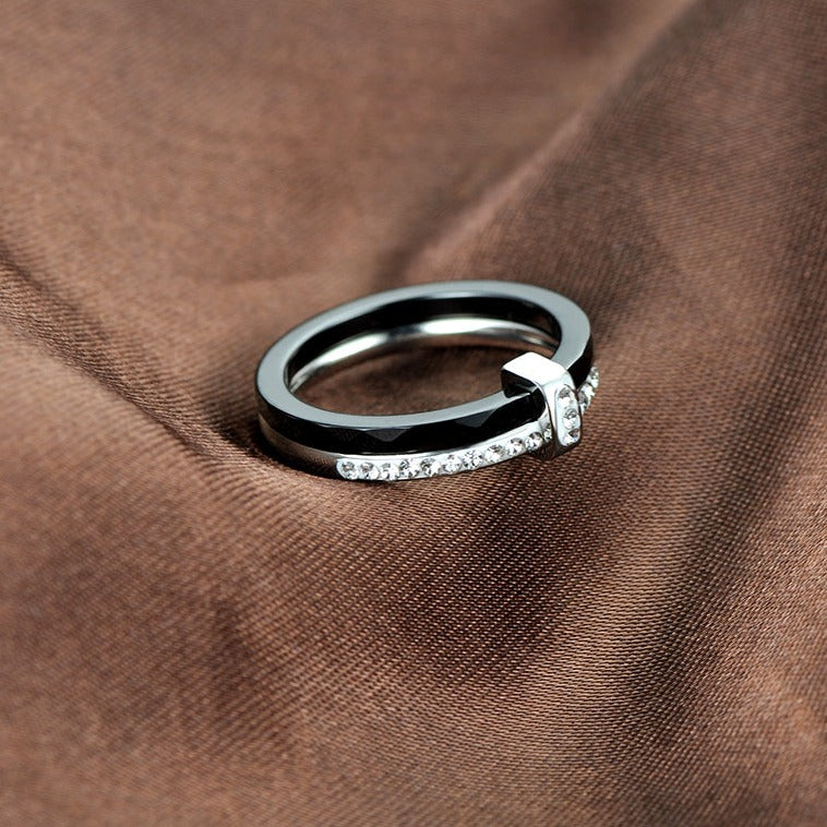 Cerelia – Elegant Decorative Ring