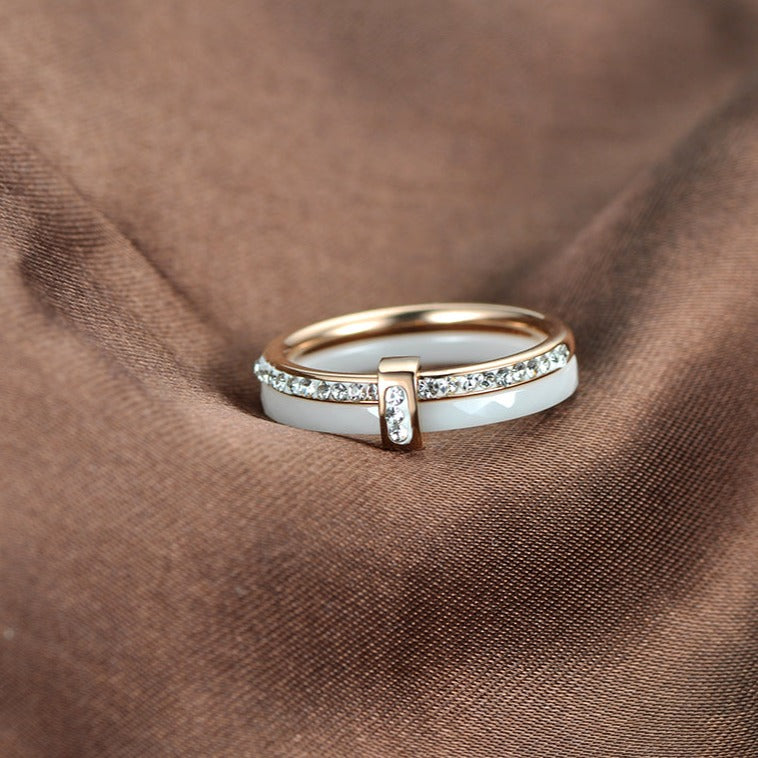 Cerelia – Elegant Decorative Ring