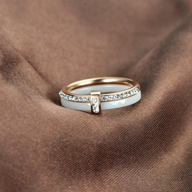 Cerelia – Elegant Decorative Ring