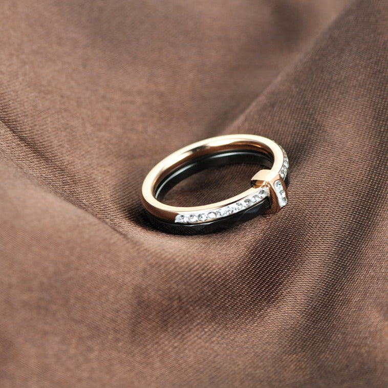Cerelia – Elegant Decorative Ring