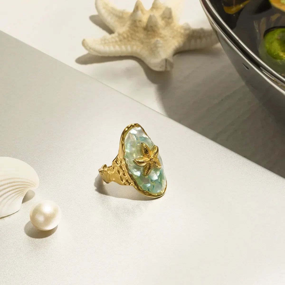 Women's Statement Ring with Starfish Motif and Structured Oval Front
