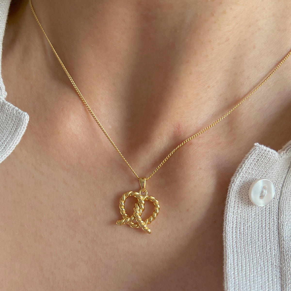 Women’s Pretzel Pendant Necklace with Twisted Rope Structure