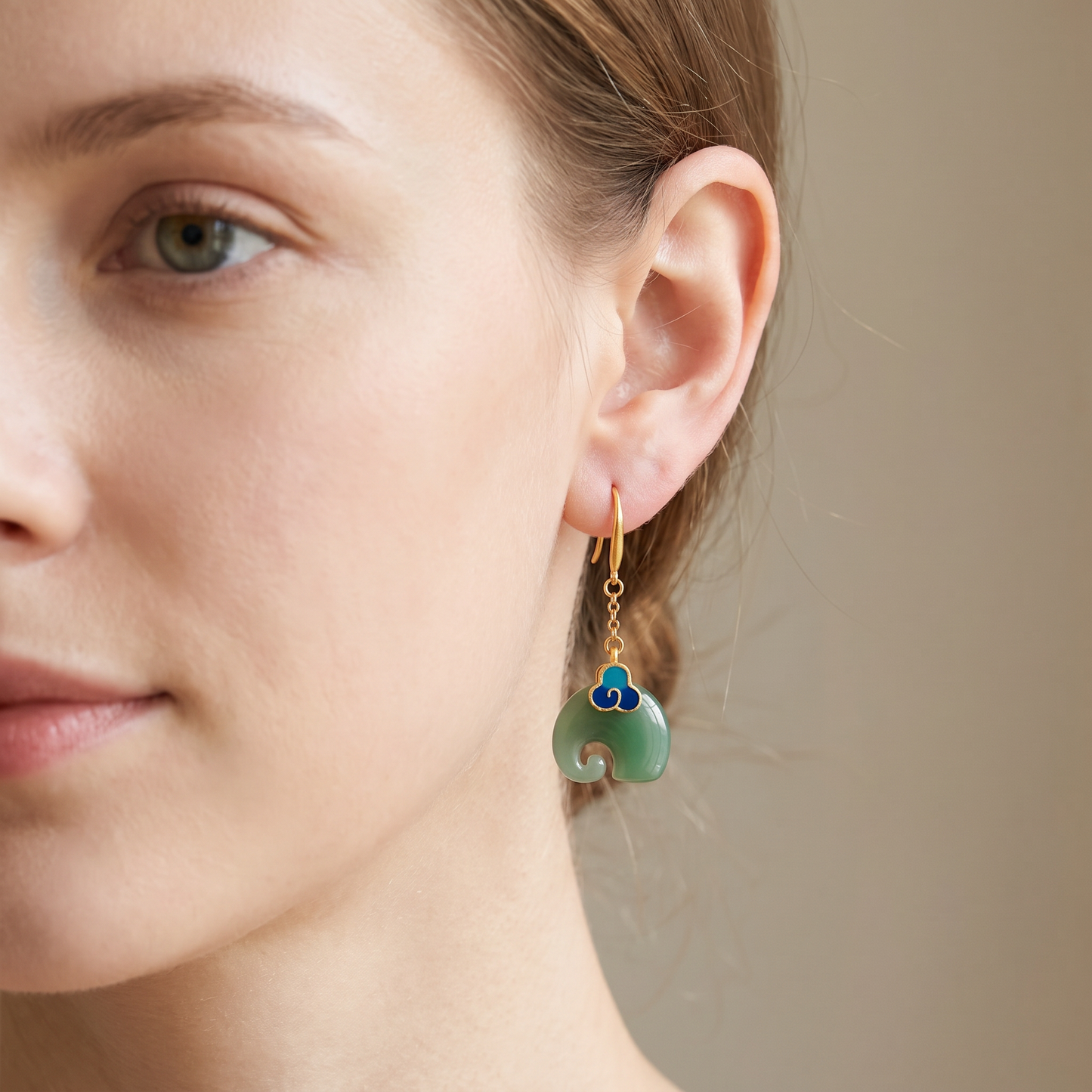Elly – Stylish Earrings with Green Retro Element