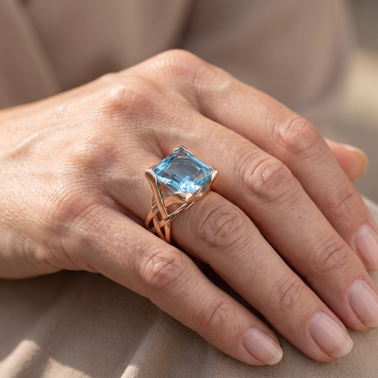 Melina – Vintage Ring in Rose Gold with Blue Zirconia