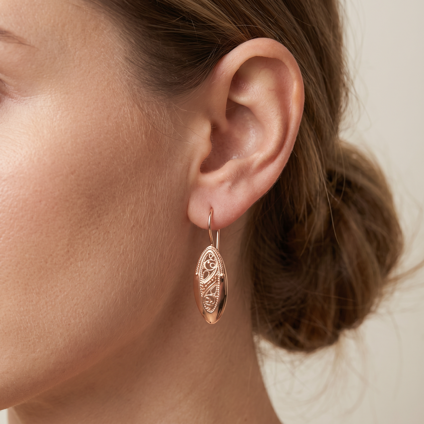 Salma – Stylish Hollow Earrings
