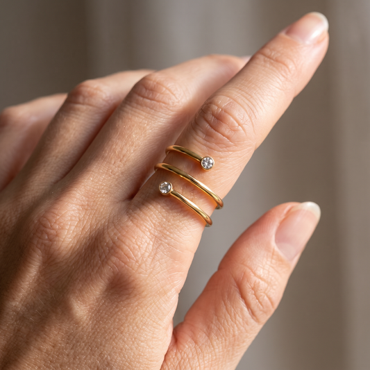 Riza – Spiral Finger Ring with Stone