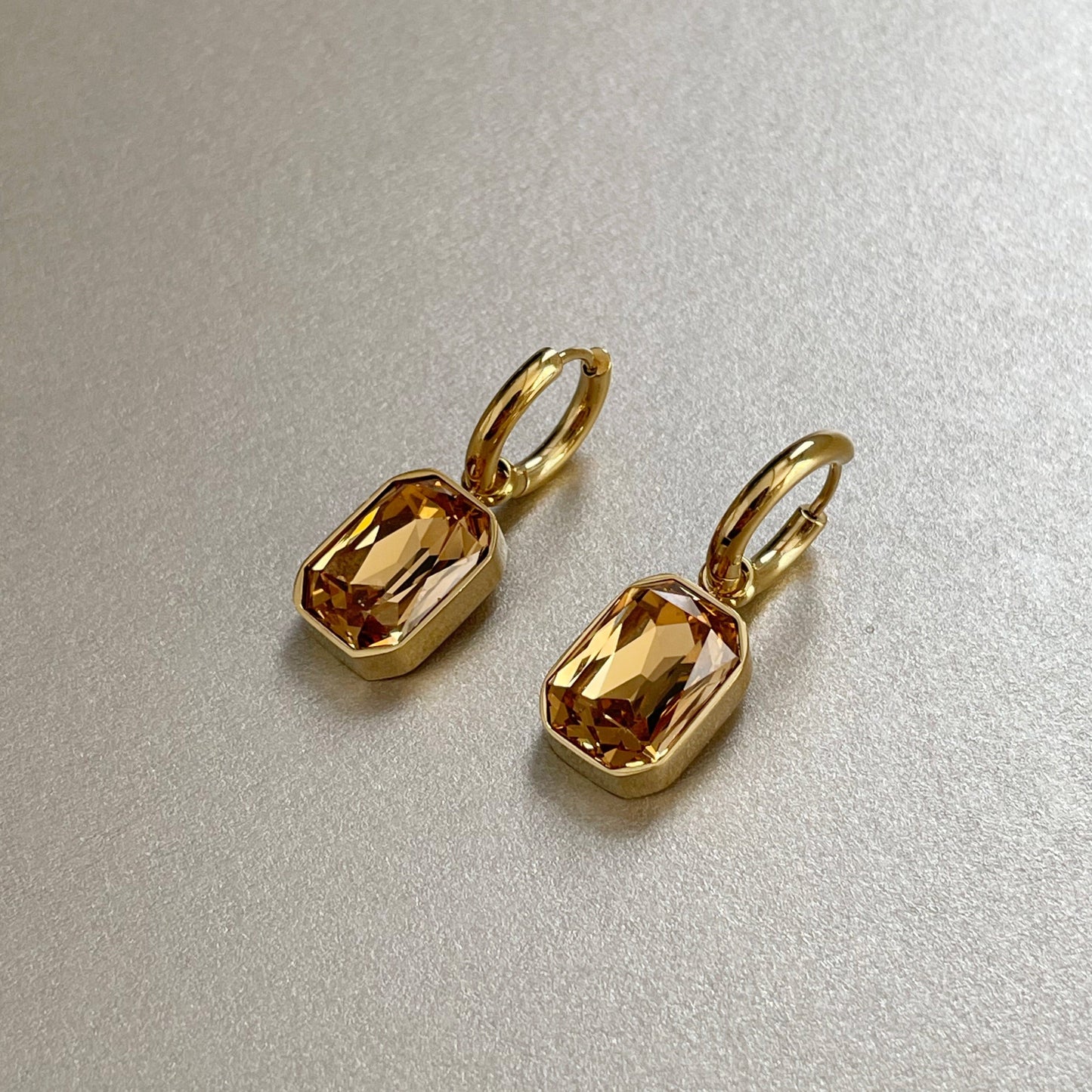 Neri – Gold-Plated Earrings with Amber