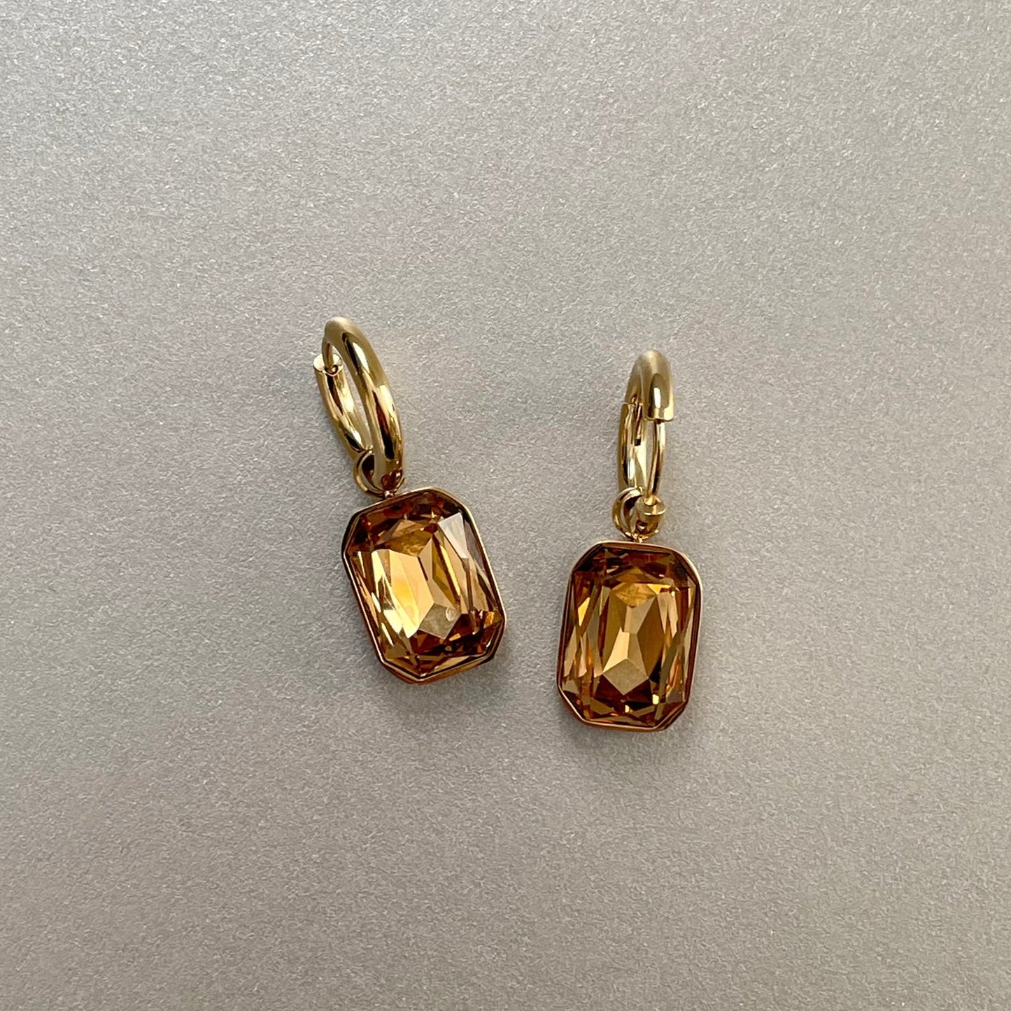 Neri – Gold-Plated Earrings with Amber