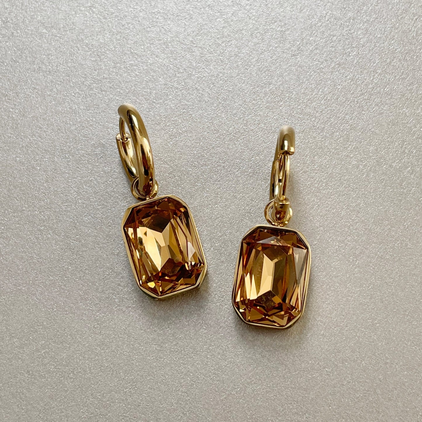 Neri – Gold-Plated Earrings with Amber
