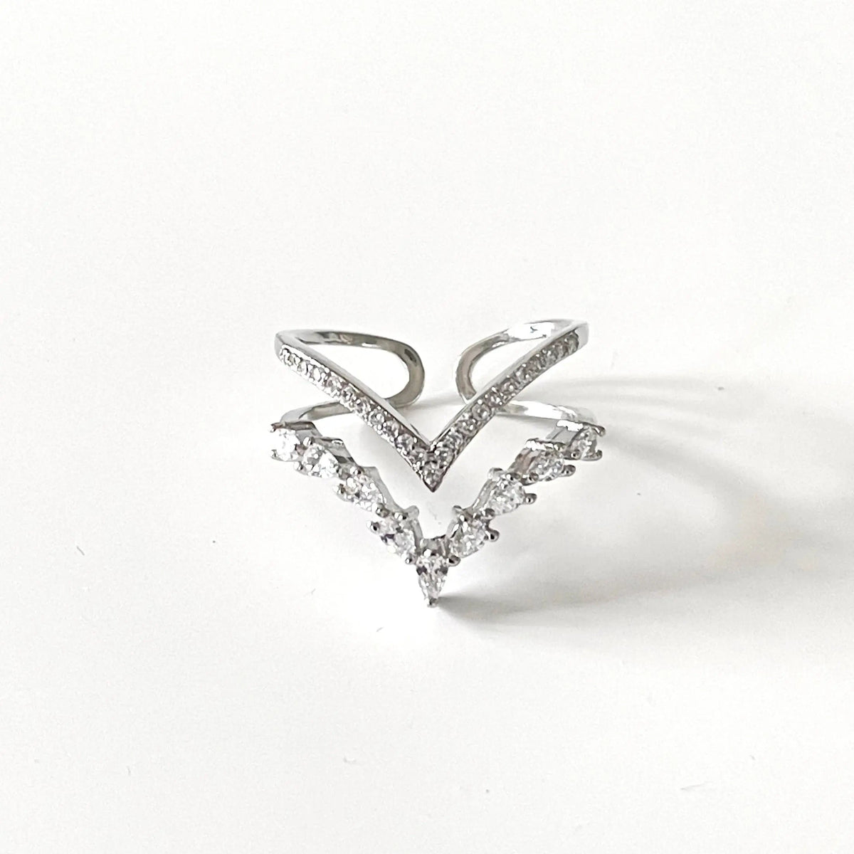 Women’s Adjustable Double V-Ring with Stone Set
