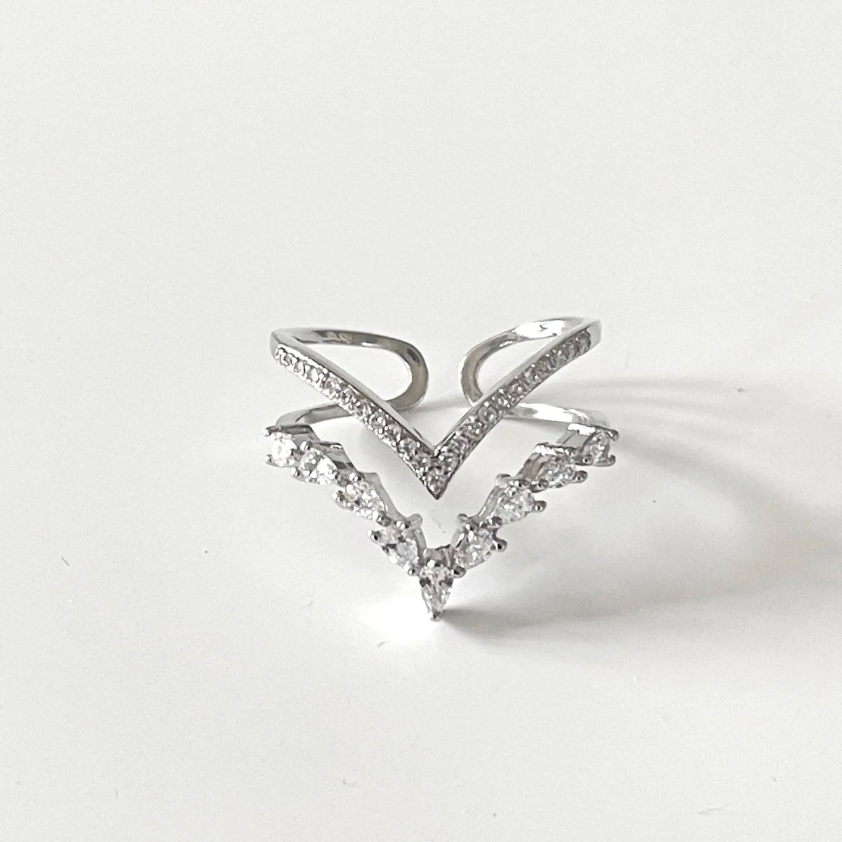 Women’s Adjustable Double V-Ring with Stone Set