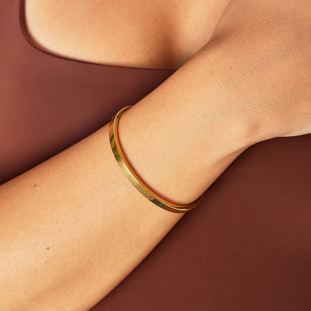 Women's Bracelet with Narrow, Smooth Band