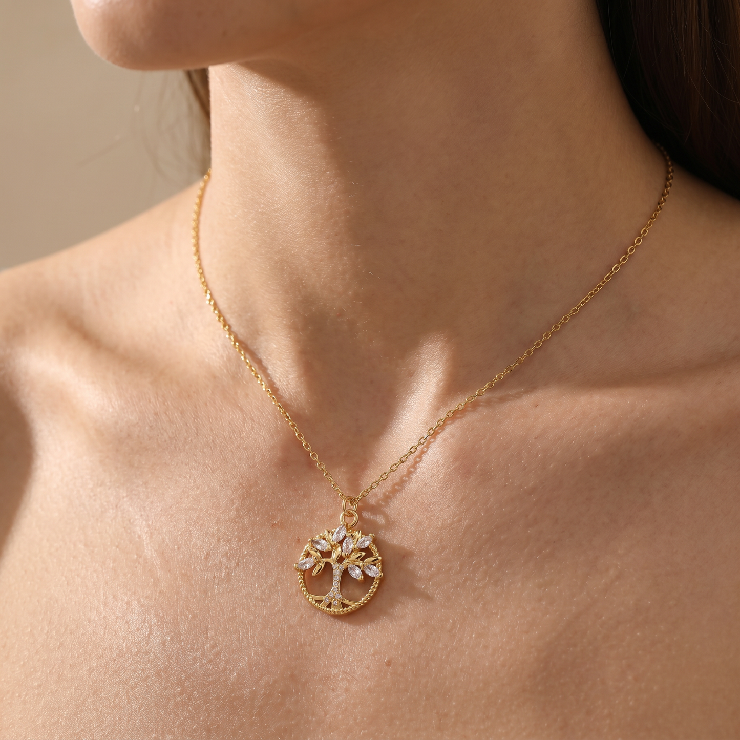 Toshi – Tree of life chain made of gold with zirconia
