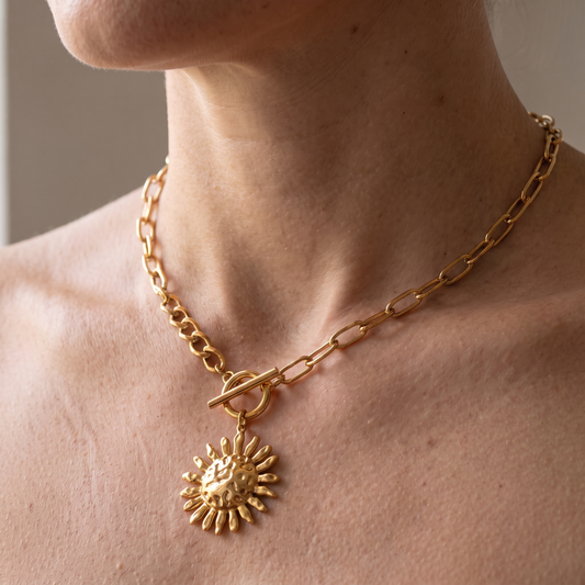 Milly – Eye-catching Necklace with Golden Sunflower