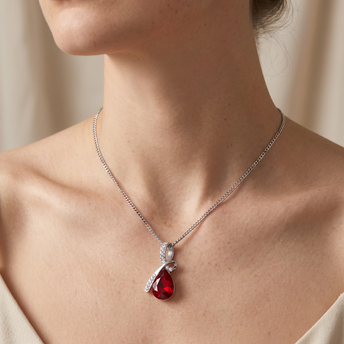 Pilar – Sparkling White Necklace