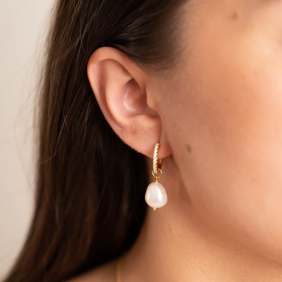 Wella - Elegant Hoop Earrings