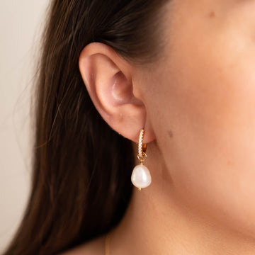 Wella - Elegant Hoop Earrings