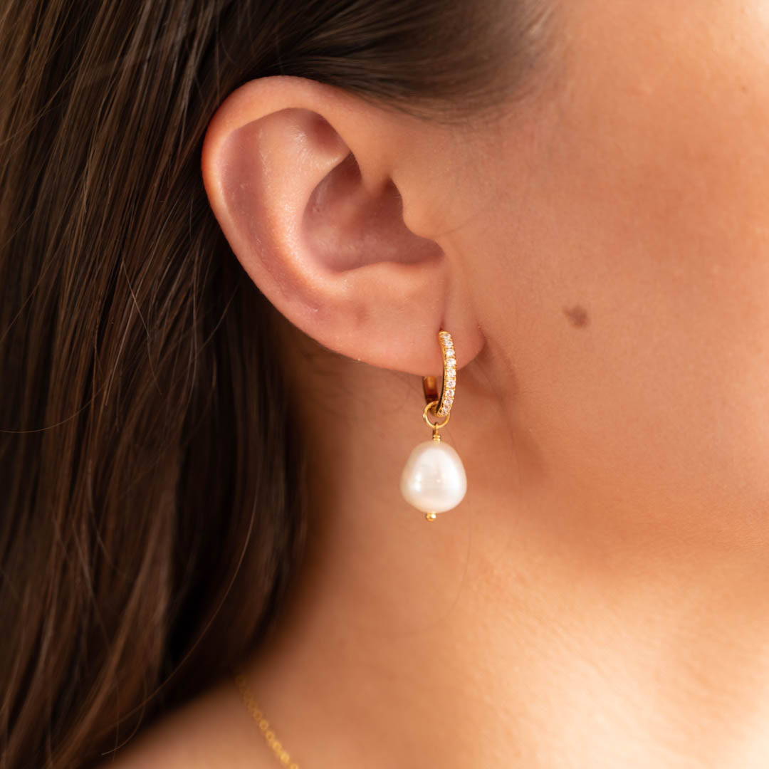 Wella - Elegant Hoop Earrings