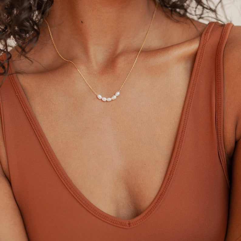 Elle – Stylish Pearl Necklace