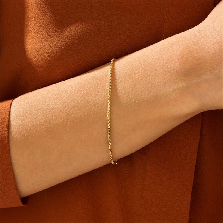 Victoria - Gold-colored chain bracelet