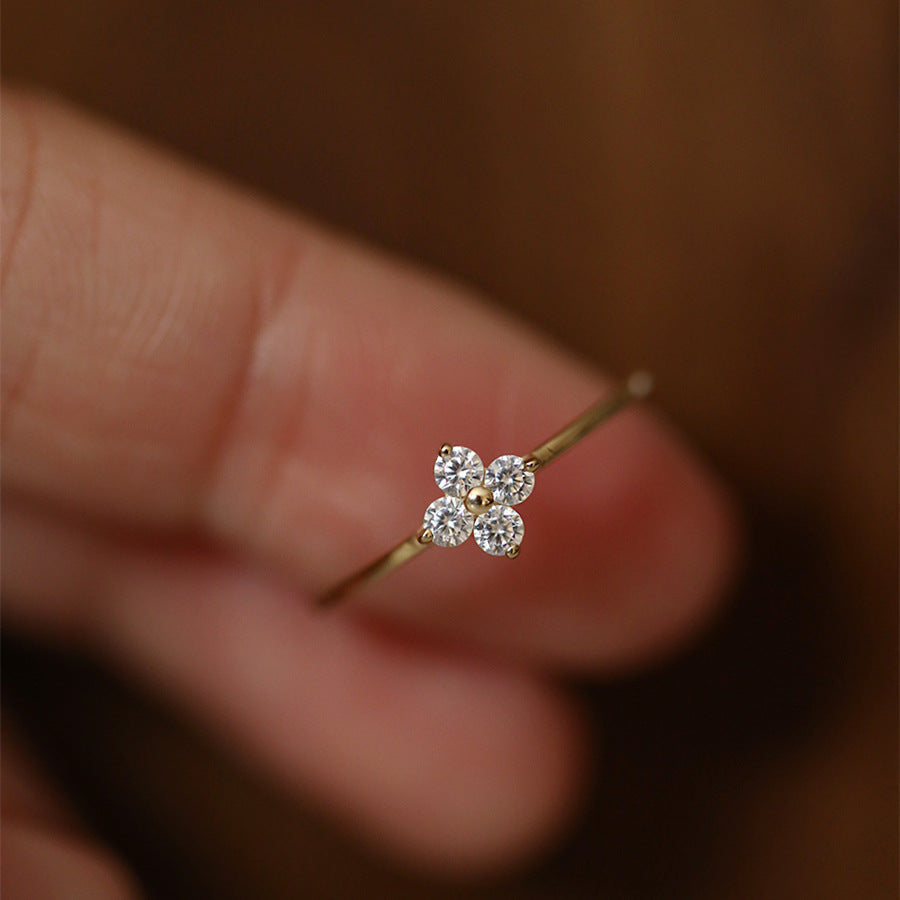 Mia – Ring with Clover Detail