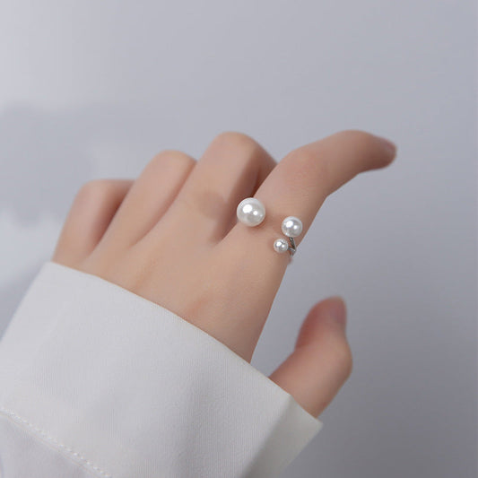 Clara – Adjustable Ring with Freshwater Pearl and Triangle Shape