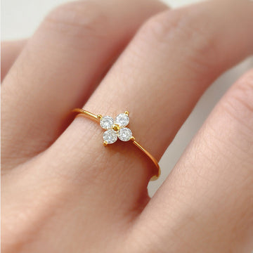 Mia – Ring with Clover Detail