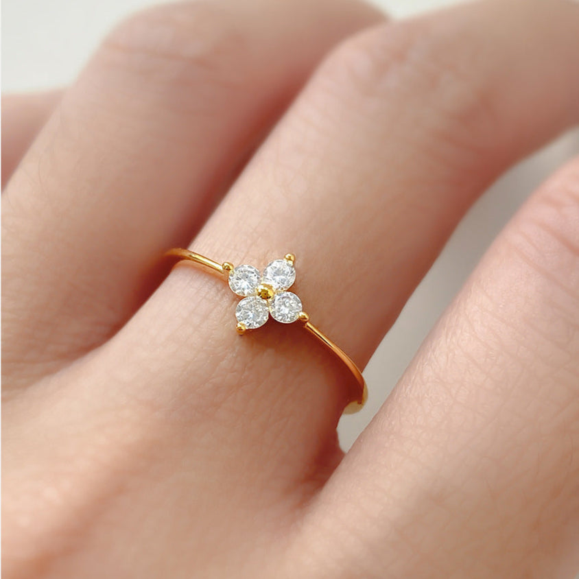 Mia – Ring with Clover Detail