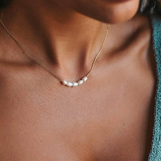 Elle – Stylish Pearl Necklace