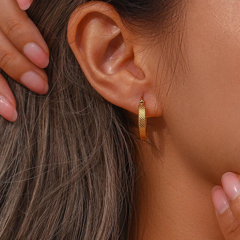 Women's Hoops with Diagonal Structured Surface