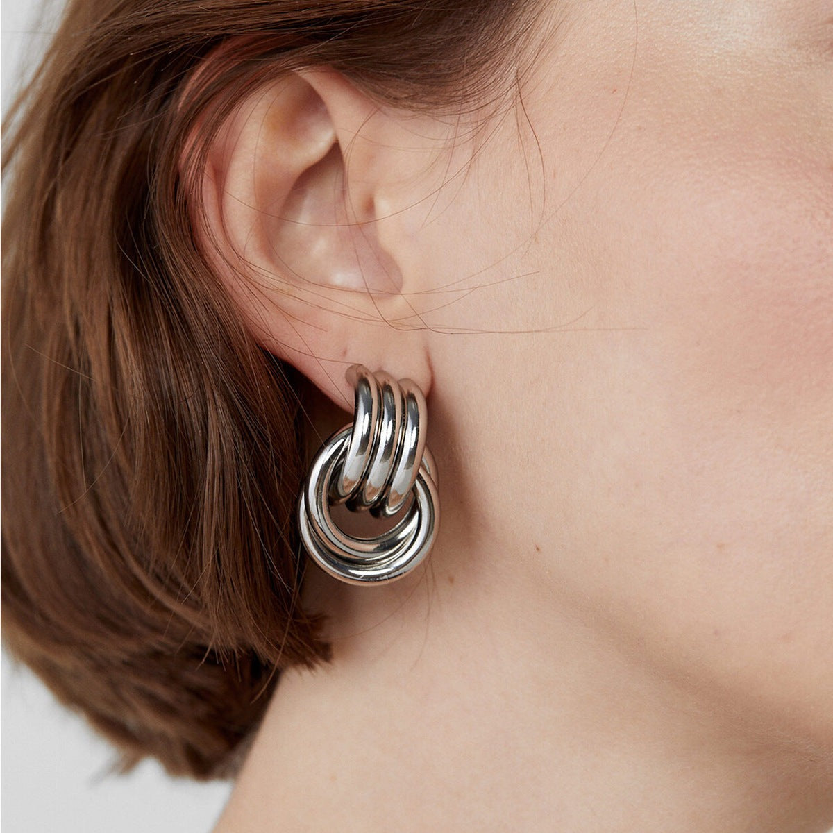 Luna – Overlapping gold hoops