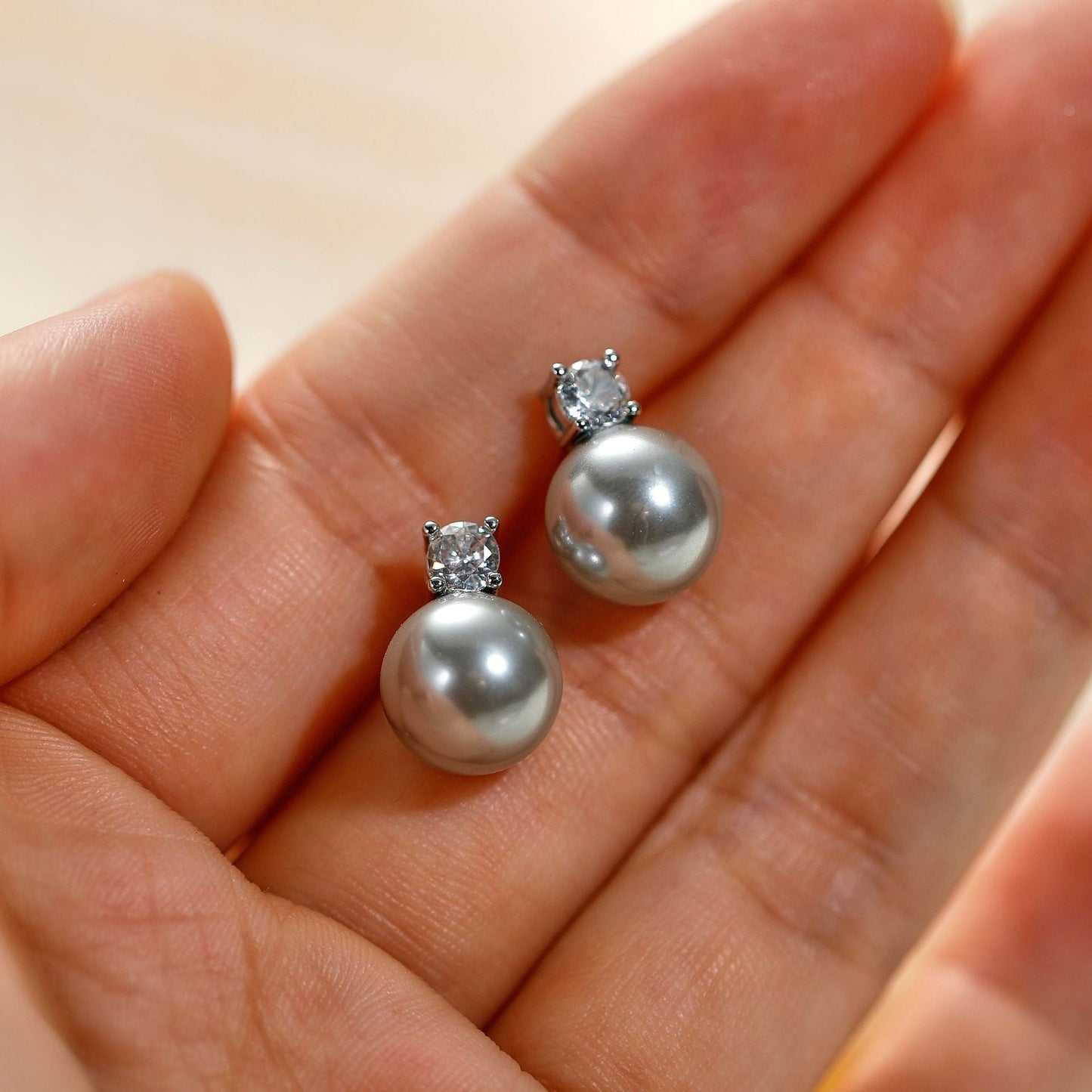 Noire – Timeless Drop Earrings with Dark Pearls