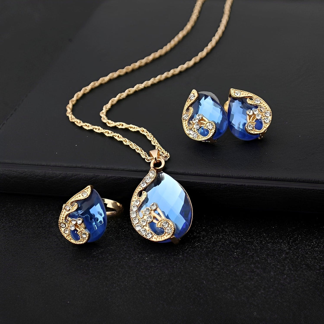 Pia – Blue Jewelry Set with Necklace and Earrings
