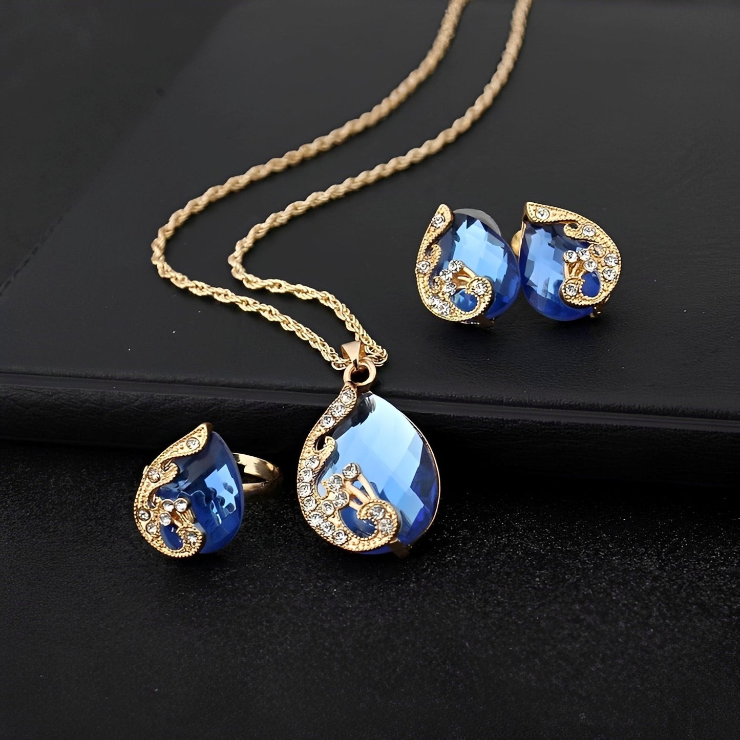 Pia – Jewelry Set Necklace and Earrings made of Blue and Golden Crystals