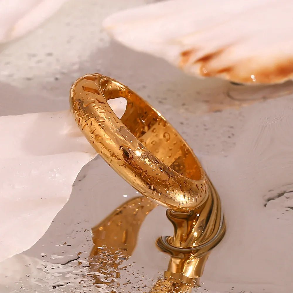 Yorina – Contemporary gold ring