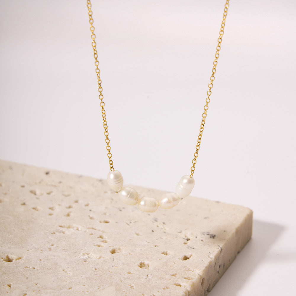 Elle – Stylish Pearl Necklace